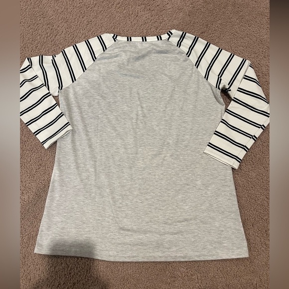 No Brand Gray Long Sleeve Merry Christmas Top - Picture 8 of 8